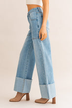 Cargar imagen en el visor de la galería, High-Waisted Wide Leg Cuffed Jeans
