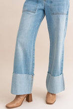 Cargar imagen en el visor de la galería, High-Waisted Wide Leg Cuffed Jeans
