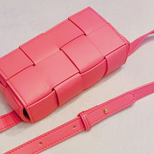 Cargar imagen en el visor de la galería, Candy Cube Woven Sling Bag
