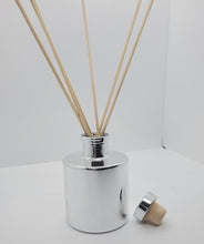 Load image into Gallery viewer, Oud + Tonka -6oz Reed Diffuser
