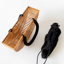 Cargar imagen en el visor de la galería, Vintage Bamboo Woven Handbag
