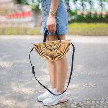 Cargar imagen en el visor de la galería, Vintage Bamboo Woven Handbag
