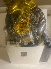 Cargar imagen en el visor de la galería, Birthday Gift Basket Bundle
